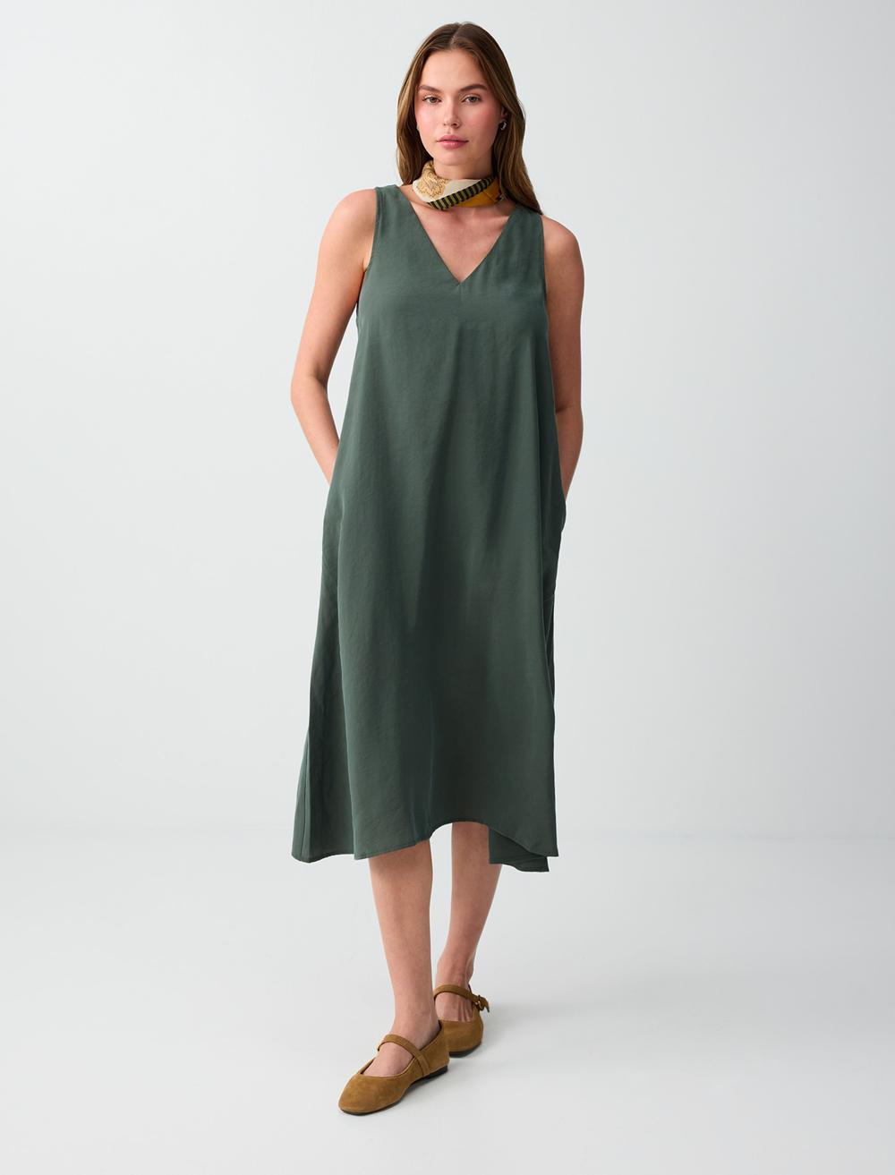 V Yaka Rahat Kesim Kolsuz Dokuma Elbise