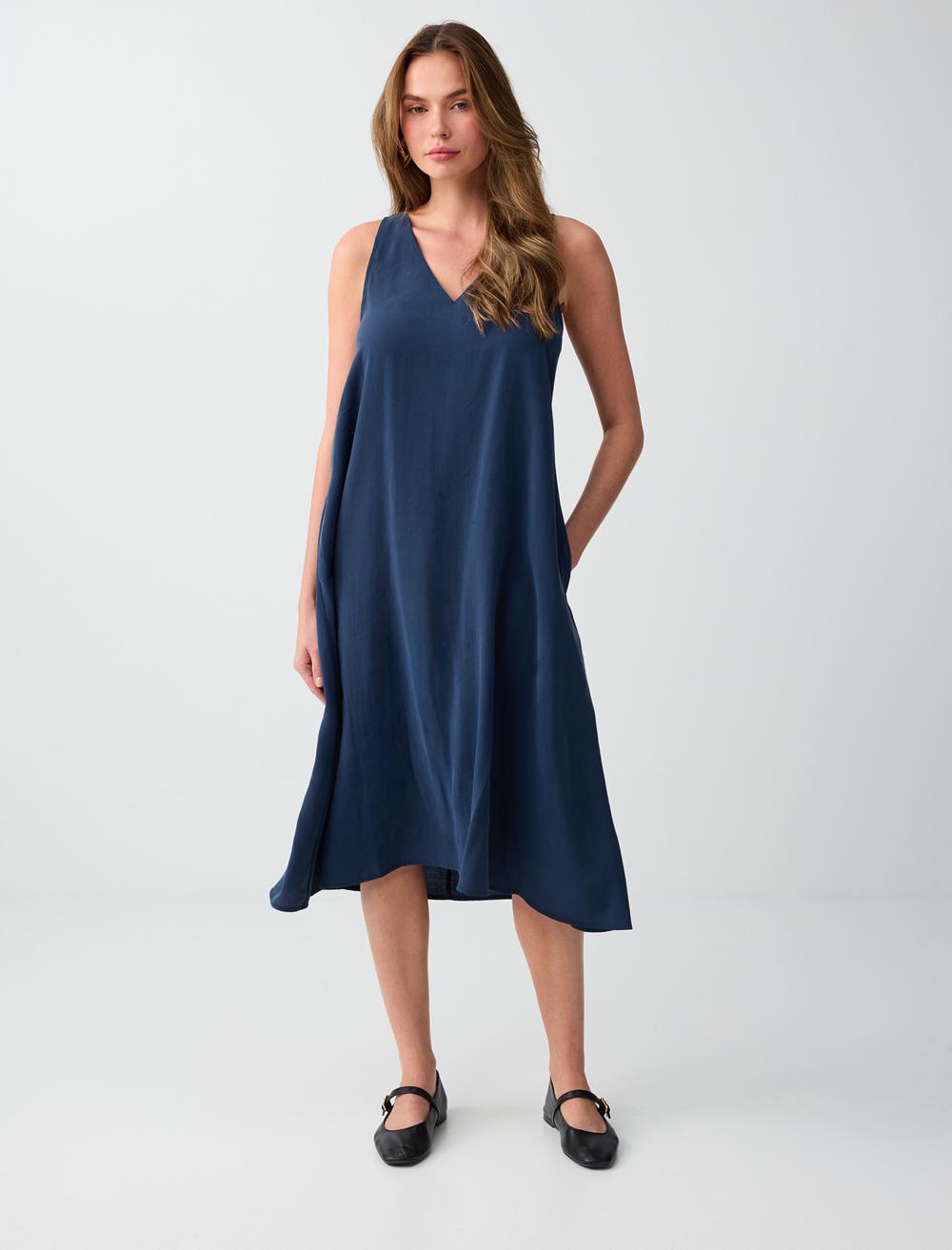 V Yaka Rahat Kesim Kolsuz Dokuma Elbise