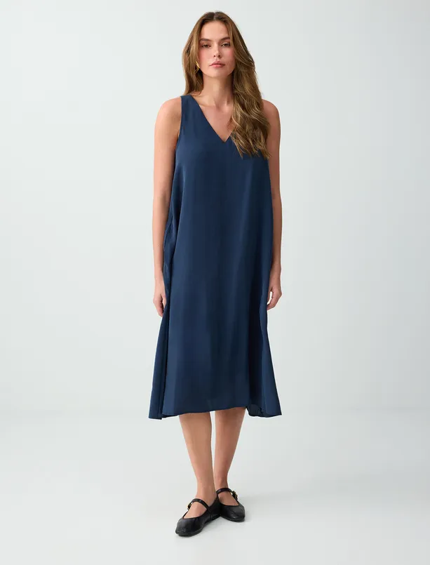 Bayan Lacivert V Yaka Rahat Kesim Kolsuz Dokuma Elbise