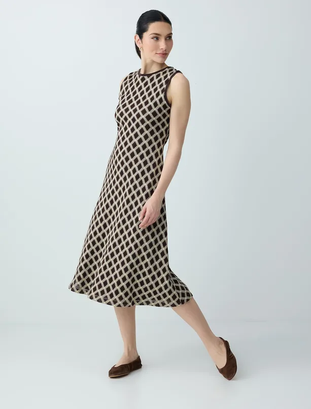 Bayan Kahverengi %100 Pamuk Baklava Desenli Yuvarlak Yaka Midi Elbise