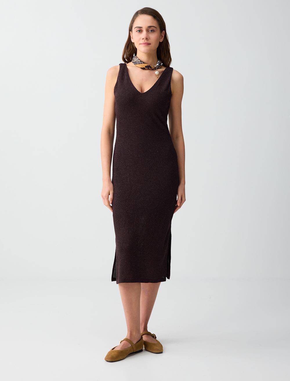 Dar Kesim V Yaka Kolsuz Midi Örme Elbise