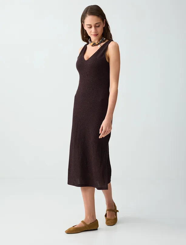Women Brown Slim Fit V Neck Sleeveless Midi Knitted Dress