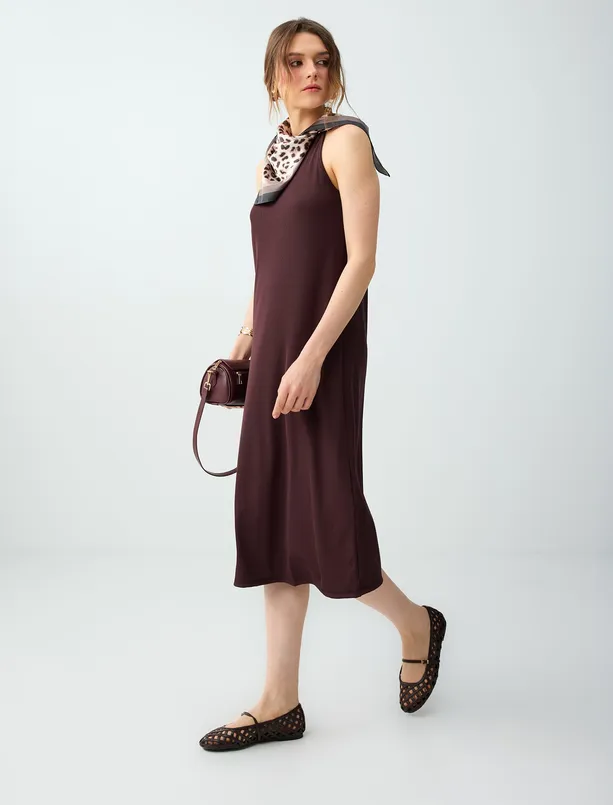 Bayan Kahverengi Bisiklet Yaka Kolsuz Bol Kesim Basic Örme Elbise