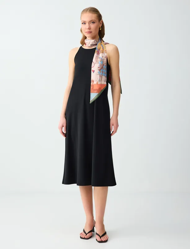 Bayan  Bisiklet Yaka Kolsuz Bol Kesim Basic Örme Elbise