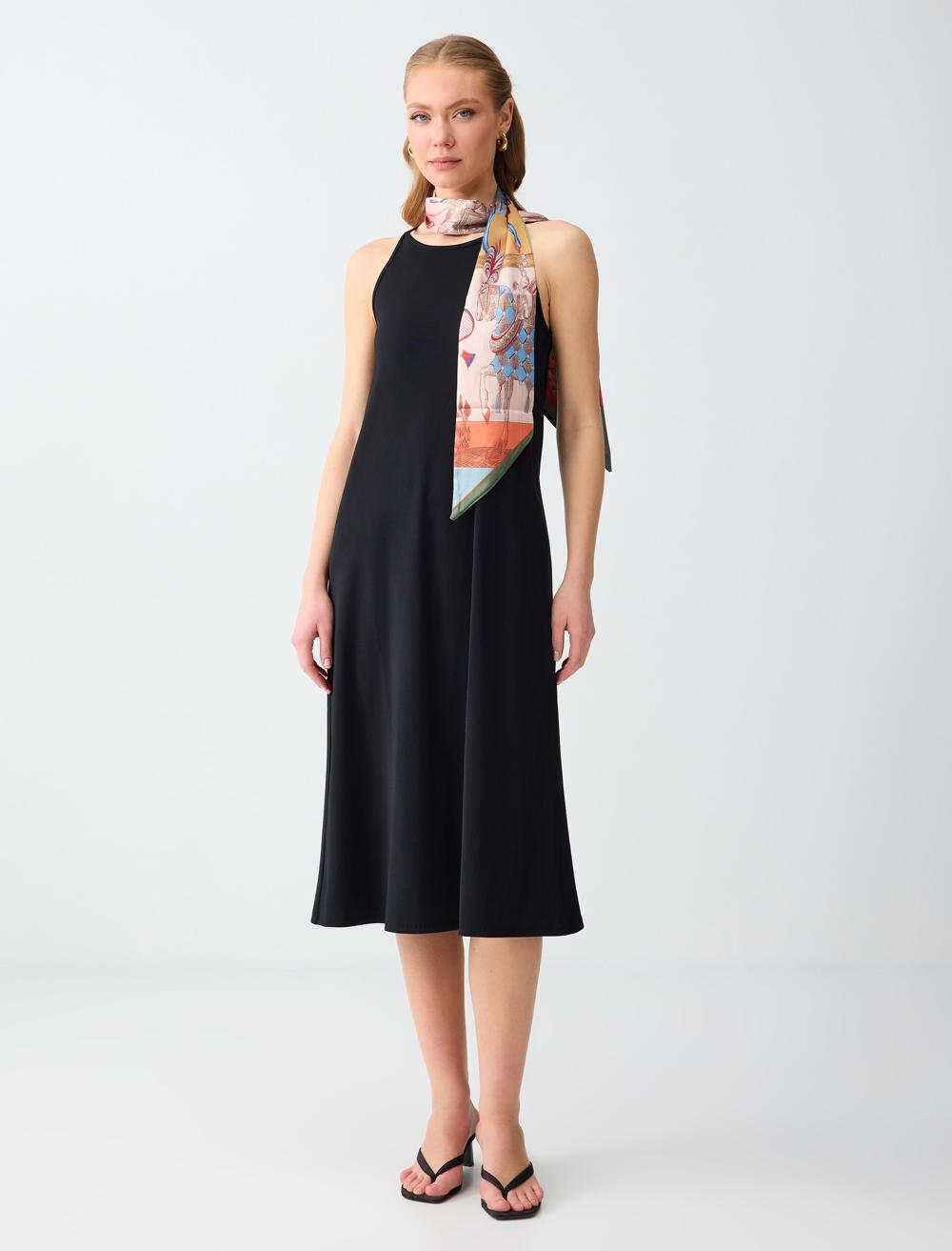 Bisiklet Yaka Kolsuz Bol Kesim Basic Örme Elbise