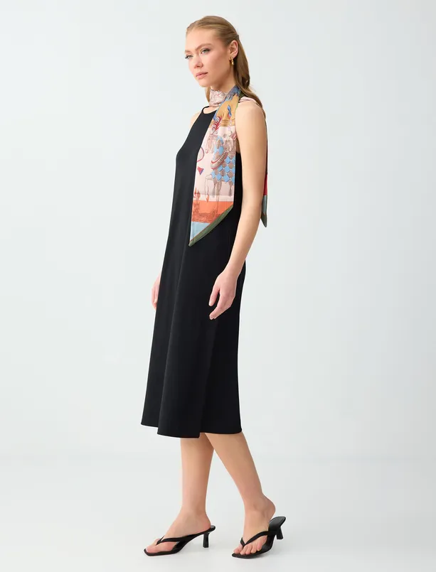 Bayan Siyah Bisiklet Yaka Kolsuz Bol Kesim Basic Örme Elbise