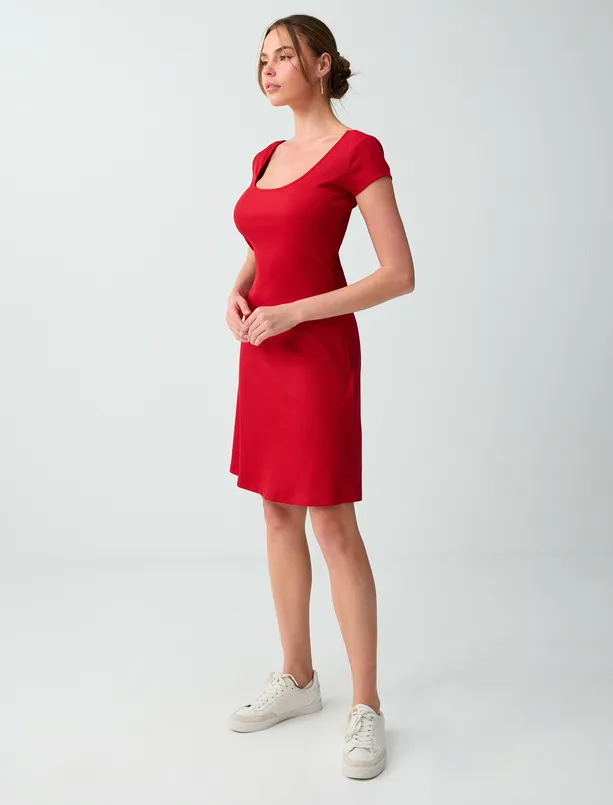 Bayan Kırmızı Dar Kesim U Yaka Kısa Kollu Örme Mini Elbise