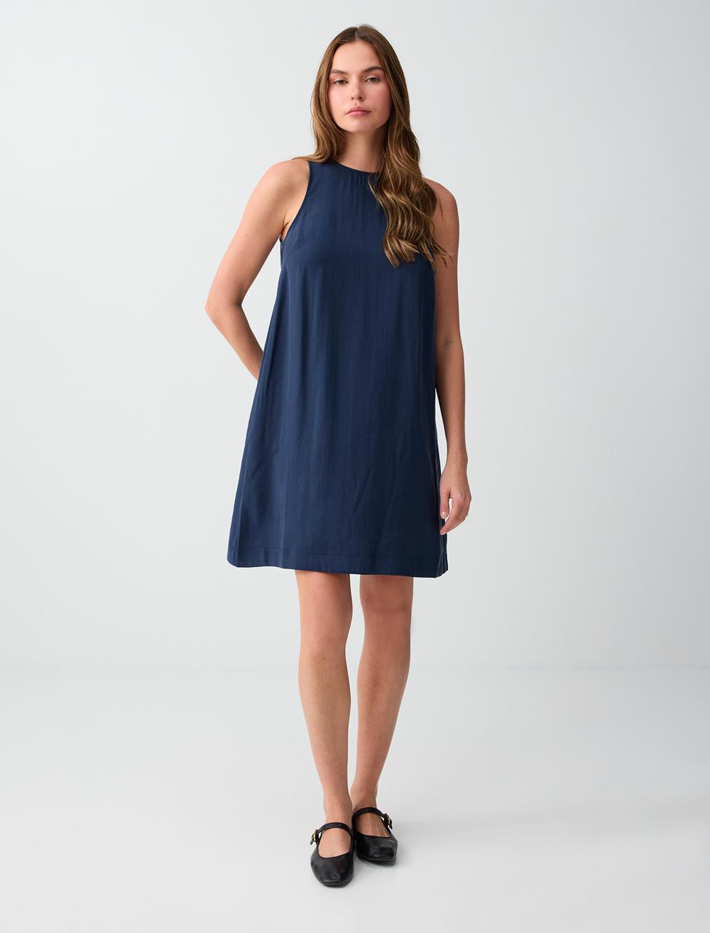 Yuvarlak Yaka Kolsuz Bol Dokuma Elbise