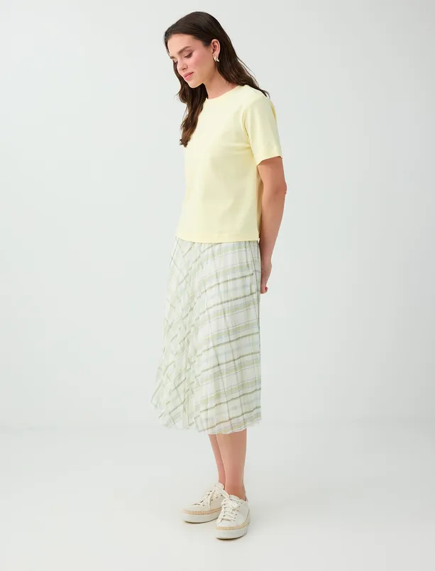 Women Ecru Low Waist Relaxed Fit Patterned Mesh Knitted Midi Skirt