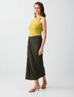 Normal Bel Yırtmaç Detaylı Modal Örme Midi Etek Kombini