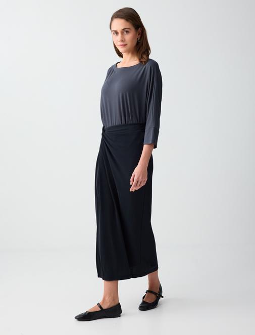 Siyah Normal Bel Yırtmaç Detaylı Modal Örme Midi Etek Kombini