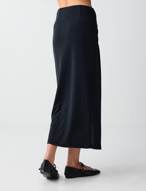 Siyah Normal Bel Yırtmaç Detaylı Modal Örme Midi Etek Kombini