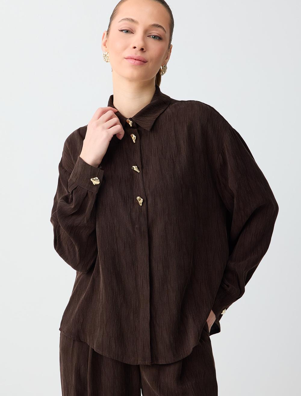 Rahat Kesim Uzun Kollu Metal Düğmeli Dokuma Gömlek