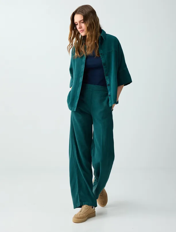 Women Dark Green Relaxed Fit Trouser Sleeve Woven Shirt