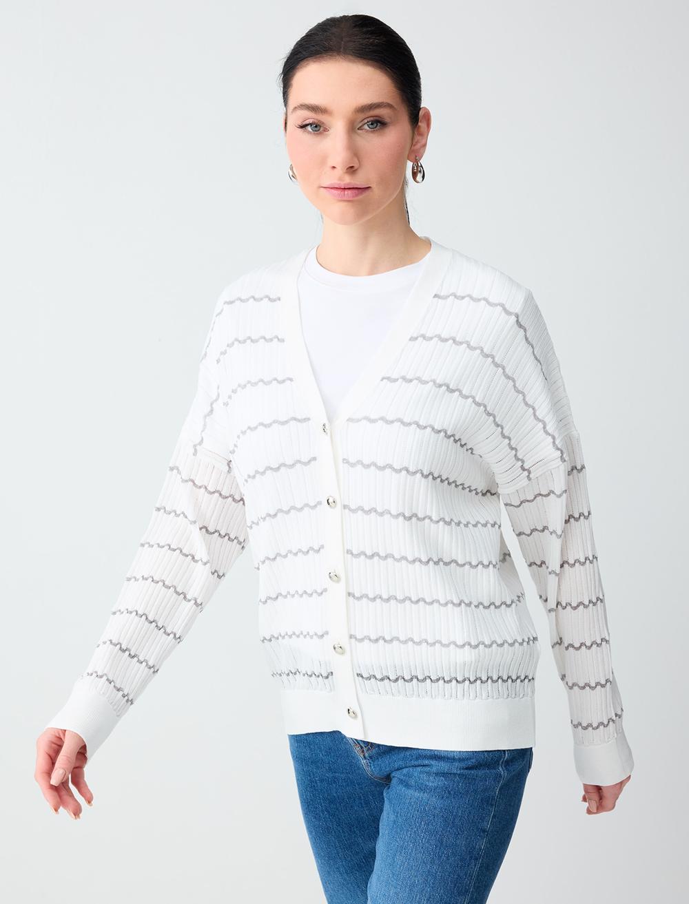 Rahat Kesim V Yaka Çizgi Desenli Triko Hırka