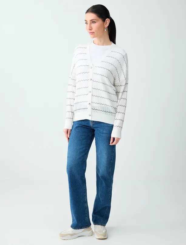 Bayan Beyaz Rahat Kesim V Yaka Çizgi Desenli Triko Hırka