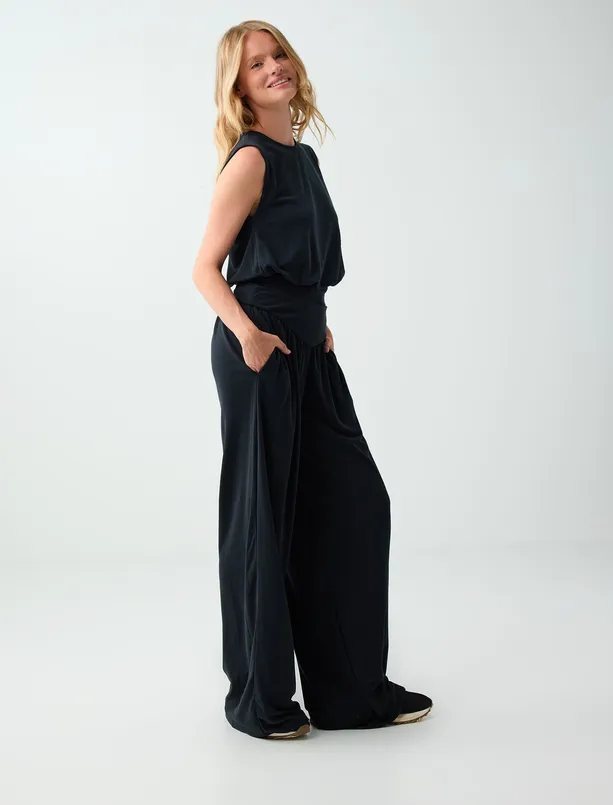 Women Black High Waist Wide Leg Jogger Pants with Pocket Details