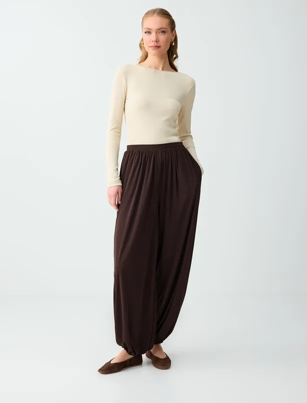 Women Brown Relaxed Fit Regular Waist Knitted Trousers with Elasticized Cuffs