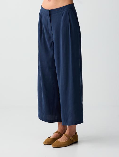 Yüksek Bel Bol Paça Kısa Basic Dokuma Pantolon Kombini