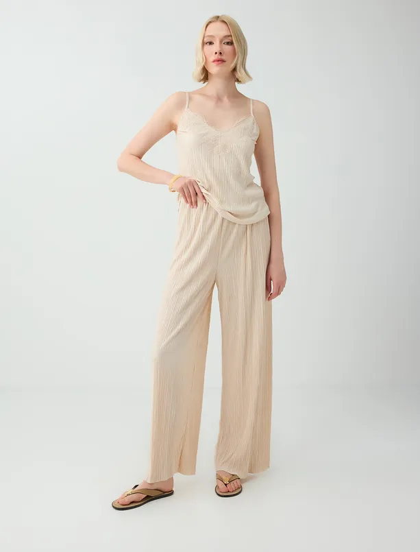 Women Beige Wide Leg Pleated Knitted Pants