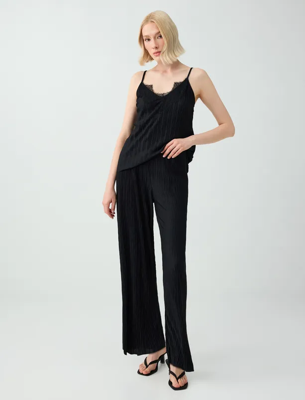 Women Black Wide Leg Pleated Knitted Pants