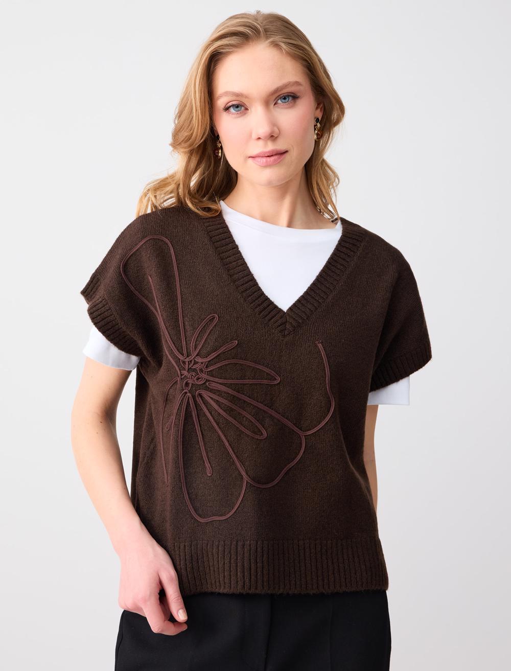 Rahat Kesim V Yaka Çiçek Desenli Triko Süveter