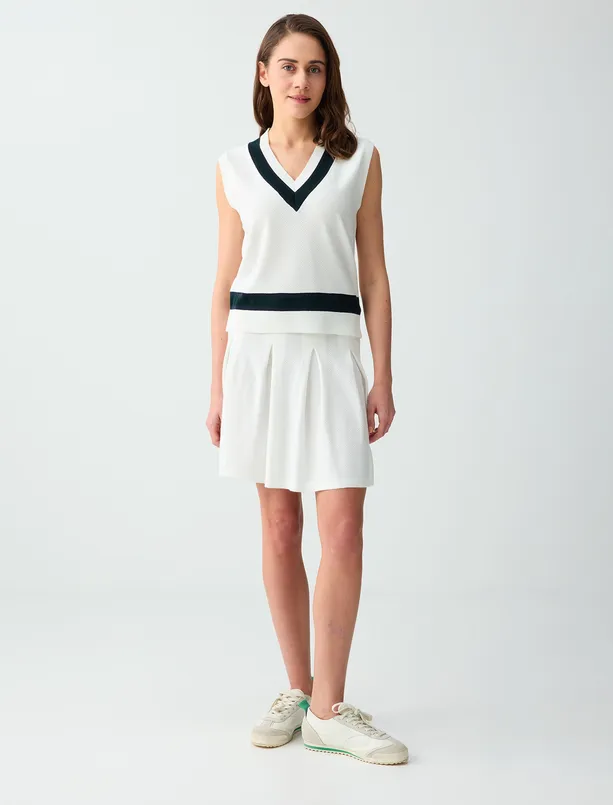 Bayan Beyaz Düz Kesim V Yaka Triko Süveter