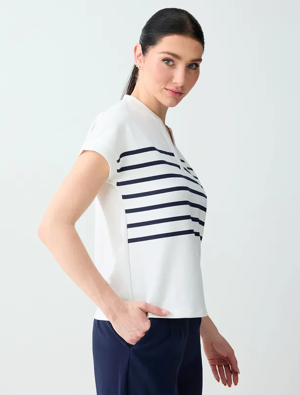 Bayan Beyaz Çizgi Desenli Kolsuz V Yaka Örme Sweatshirt