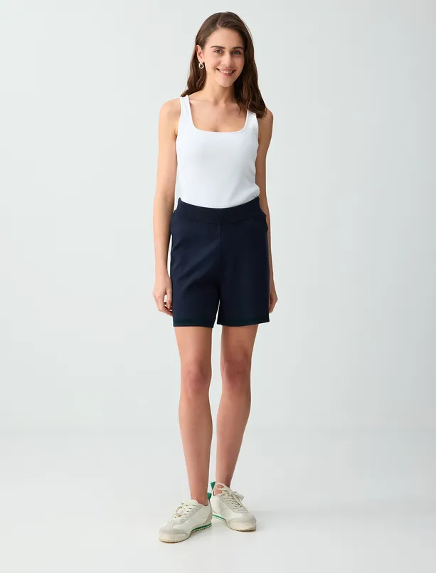 Bayan  Düz Kesim Yüksek Bel Normal Paça Triko Şort