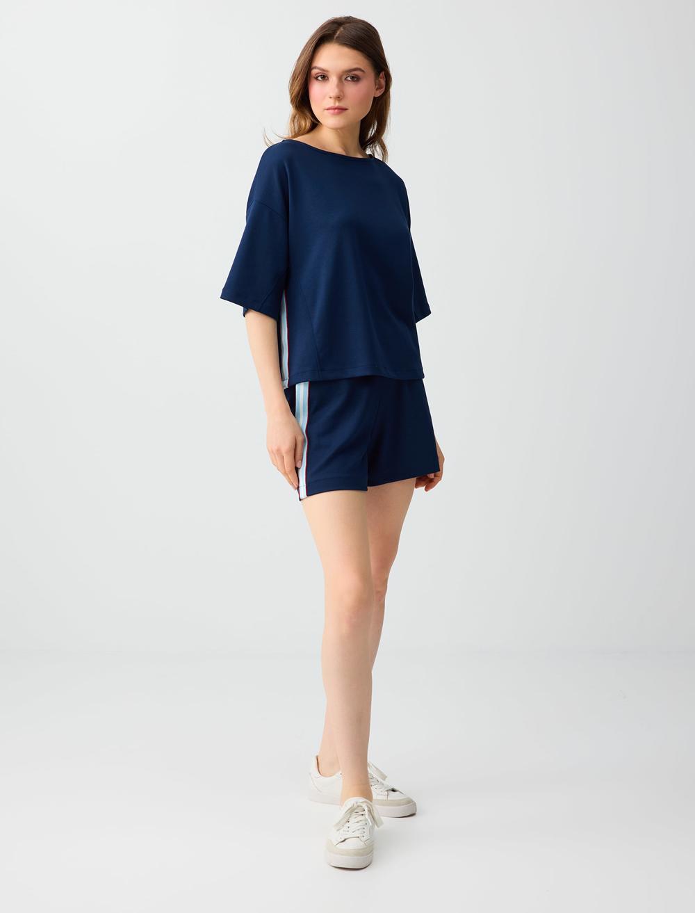 Normal Bel Normal Paça Şerit Detaylı Örme Şort