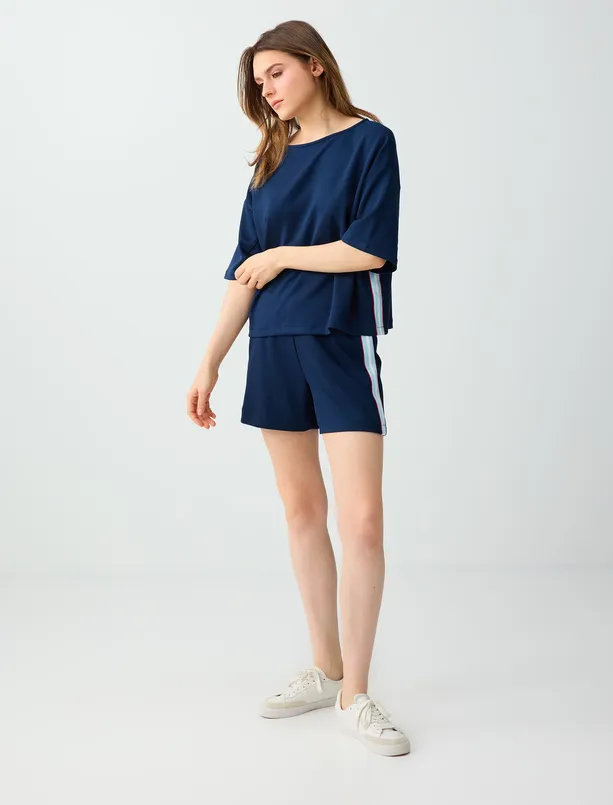 Bayan Lacivert Normal Bel Normal Paça Şerit Detaylı Örme Şort