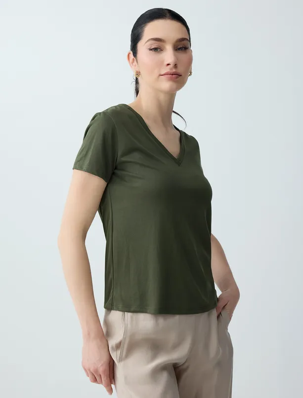 Bayan  V Yaka Kısa Kollu Modal Örme Tişört