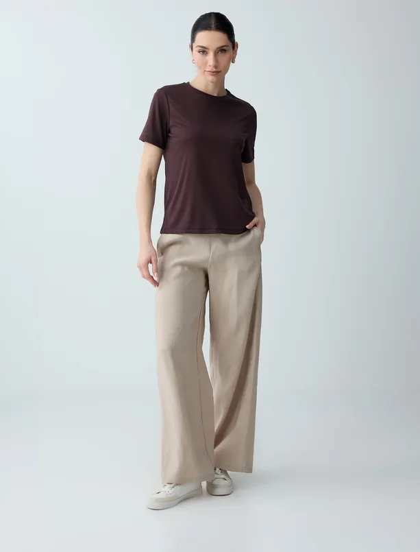 Bayan Kahverengi Kısa Kollu Bisiklet Yaka Modal Örme Tişört