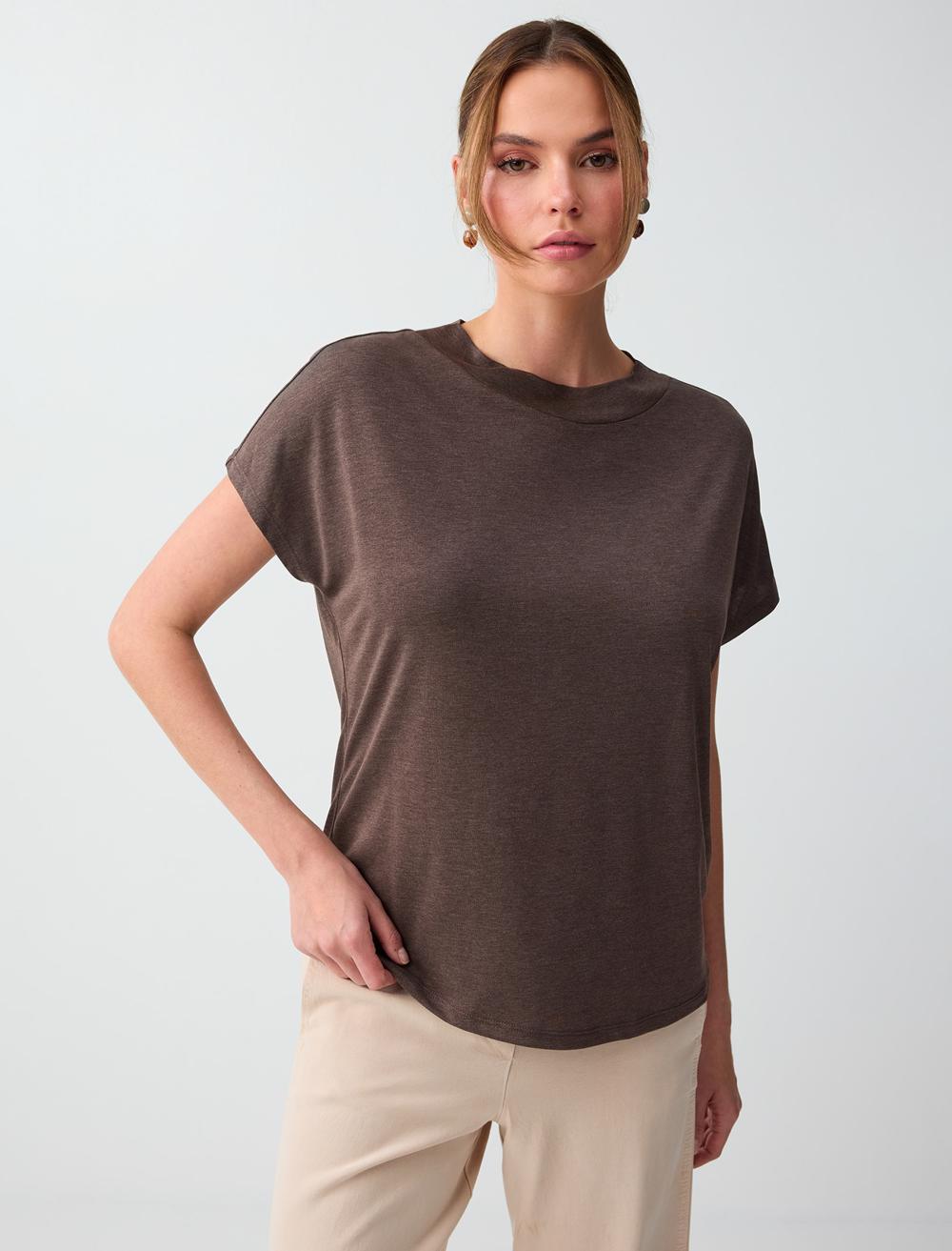 Düşük Omuz Yuvarlak Yaka Örme Tişört