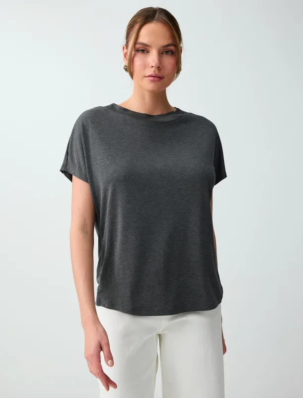 Bayan  Düşük Omuz Yuvarlak Yaka Örme Tişört