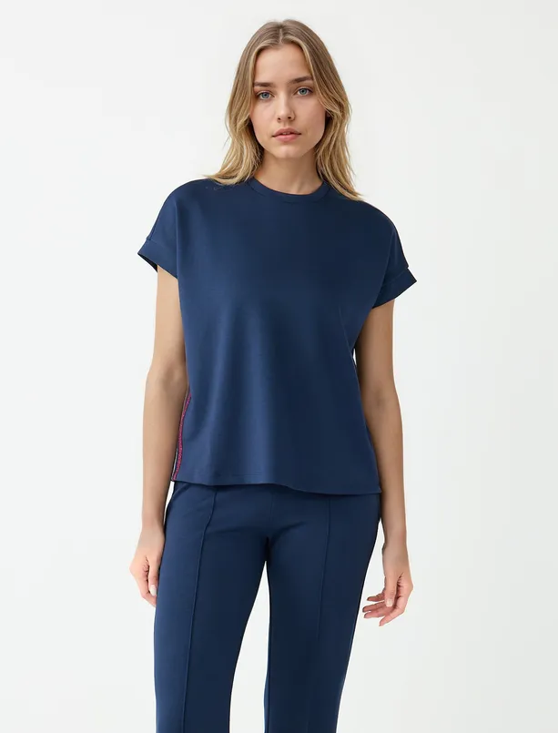 Bayan  Bisiklet Yaka Kısa Kollu Şerit Detaylı Örme Tişört