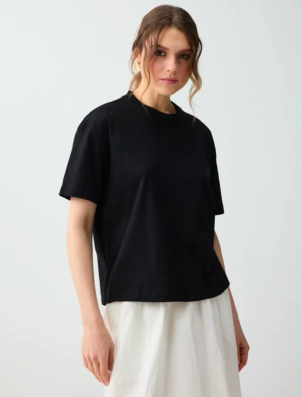 Women  100% Cotton Relaxed Fit Crew-Neck Knitted T-Shirt