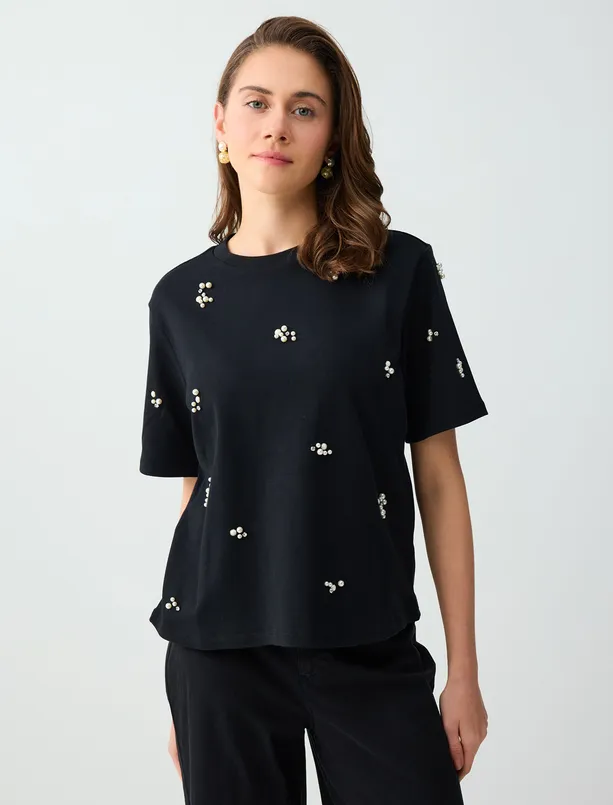 Bayan  %100 Pamuk Bisiklet Yaka Kısa Kollu İncili Örme Tişört