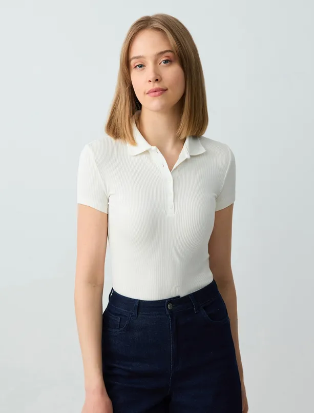 Bayan Beyaz Dar Kesim Kısa Kollu Gömlek Yaka Örme Tişört