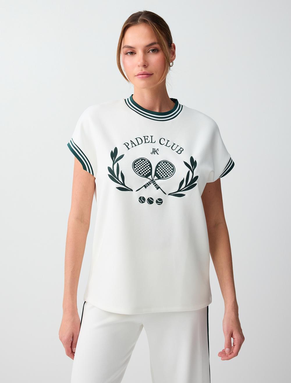 Rahat Kesim Düşük Omuz Nakış Detaylı Modal Tişört