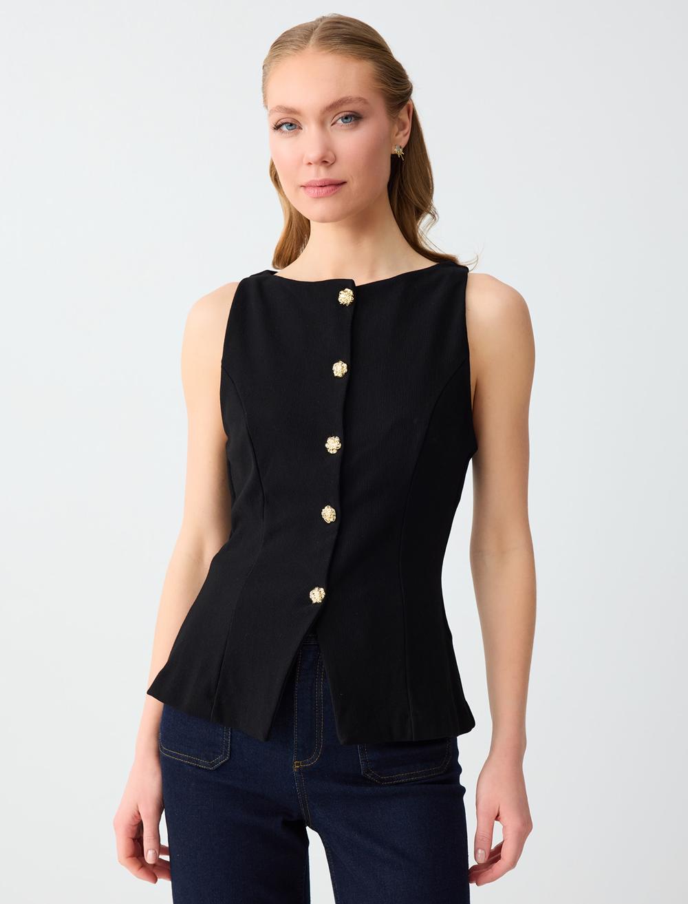 Dar Kesim Parlak Düğmeli Örme Yelek