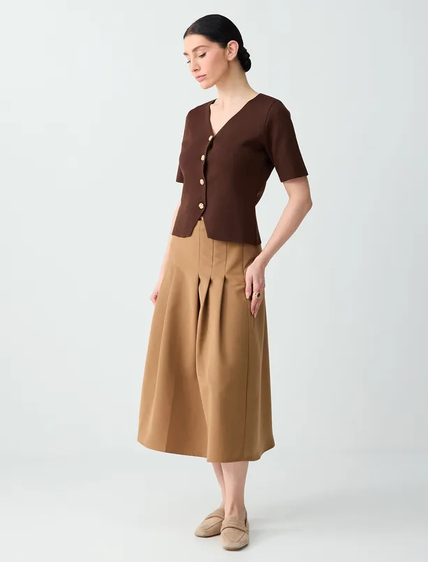 Bayan Kahverengi Parlak Düğme Detaylı Kısa Kollu Triko Yelek