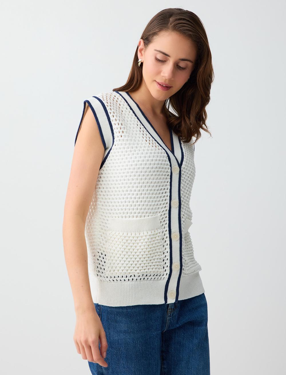 Pamuklu Rahat Kesim Cep Detaylı Ajurlu Triko Yelek