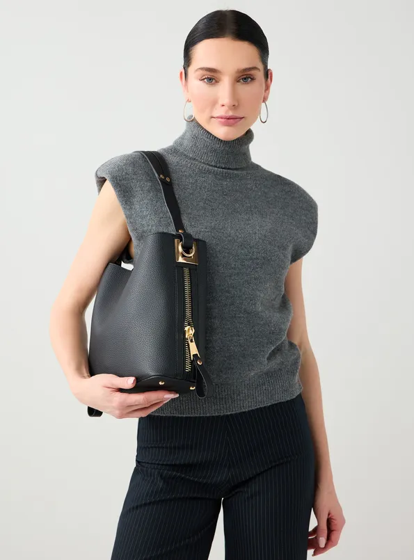 Bayan Siyah Fermuar Detaylı Deri Görünümlü Çanta