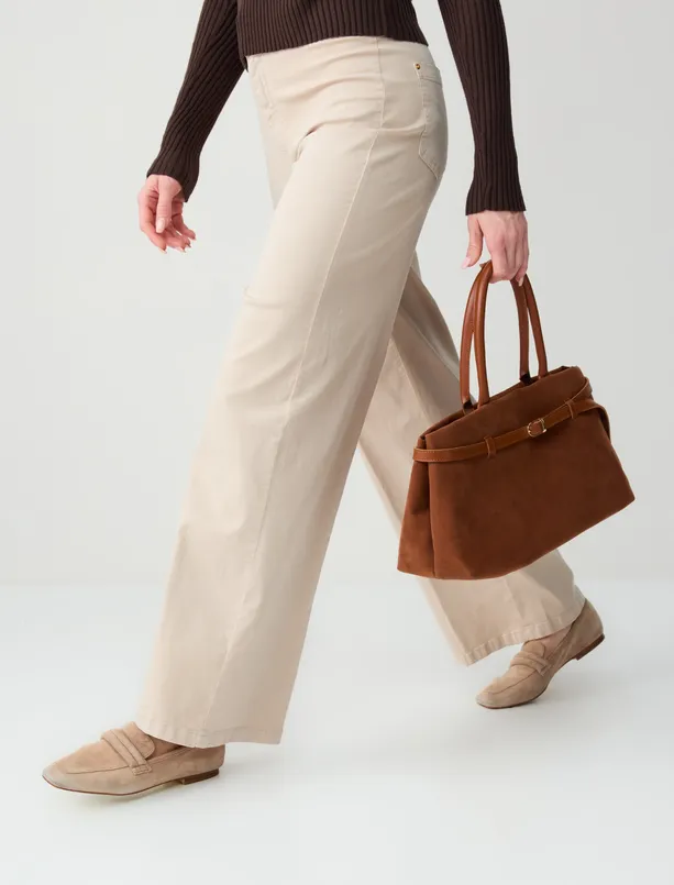 Bayan  Deri Görünümlü Kemer Detaylı Süet El Çantası