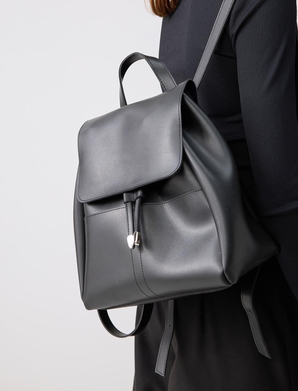 Deri Görünümlü Sırt Çantası