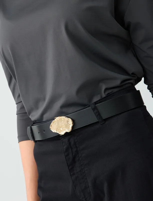 Bayan  Deri Görünümlü Parlak Metal Tokalı Kemer