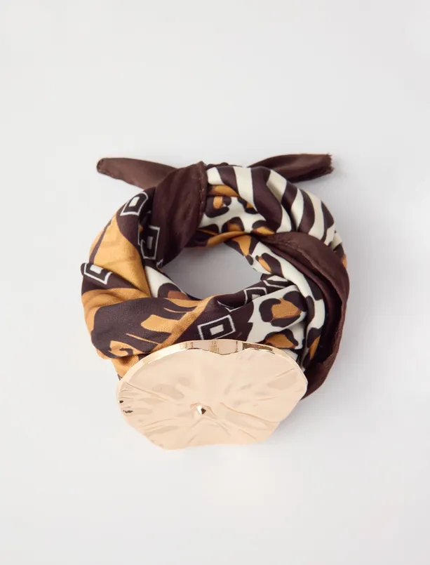 Bayan Kahverengi Metal Figürlü Eşarp Kolye