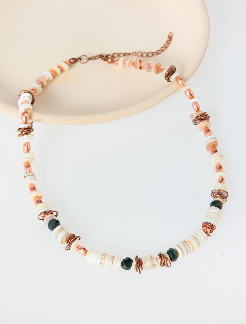 Doğal Taş Detaylı Boncuklu Ayarlanabilir Kolye