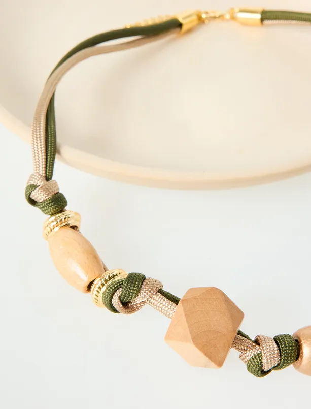 Bayan Bej Ahşap Detaylı İpli Kolye